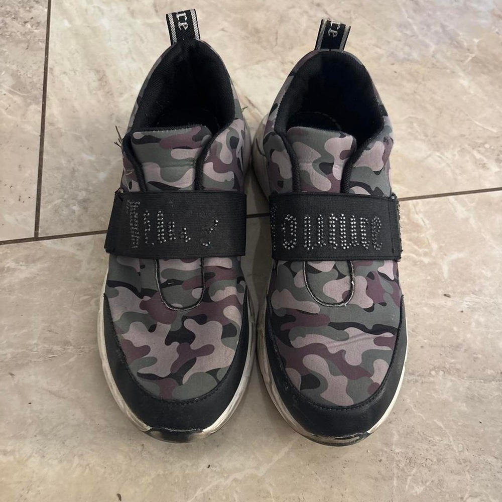 Juicy Couture Womens Camouflage Rhinestone Logo Slip On Sneakers Grey Multi 8